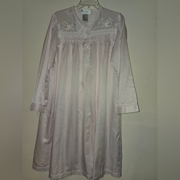 Vintage Collete by Miss Elaine Satiny Nightgown - Picture 2 of 14